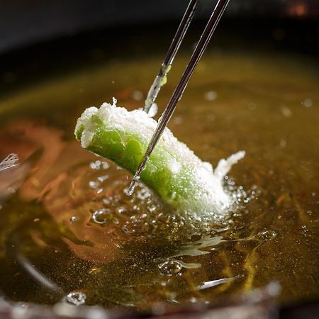 Hotel The Celestine Kyoto Gion Exterior foto A spring roll being dipped in hot oil
