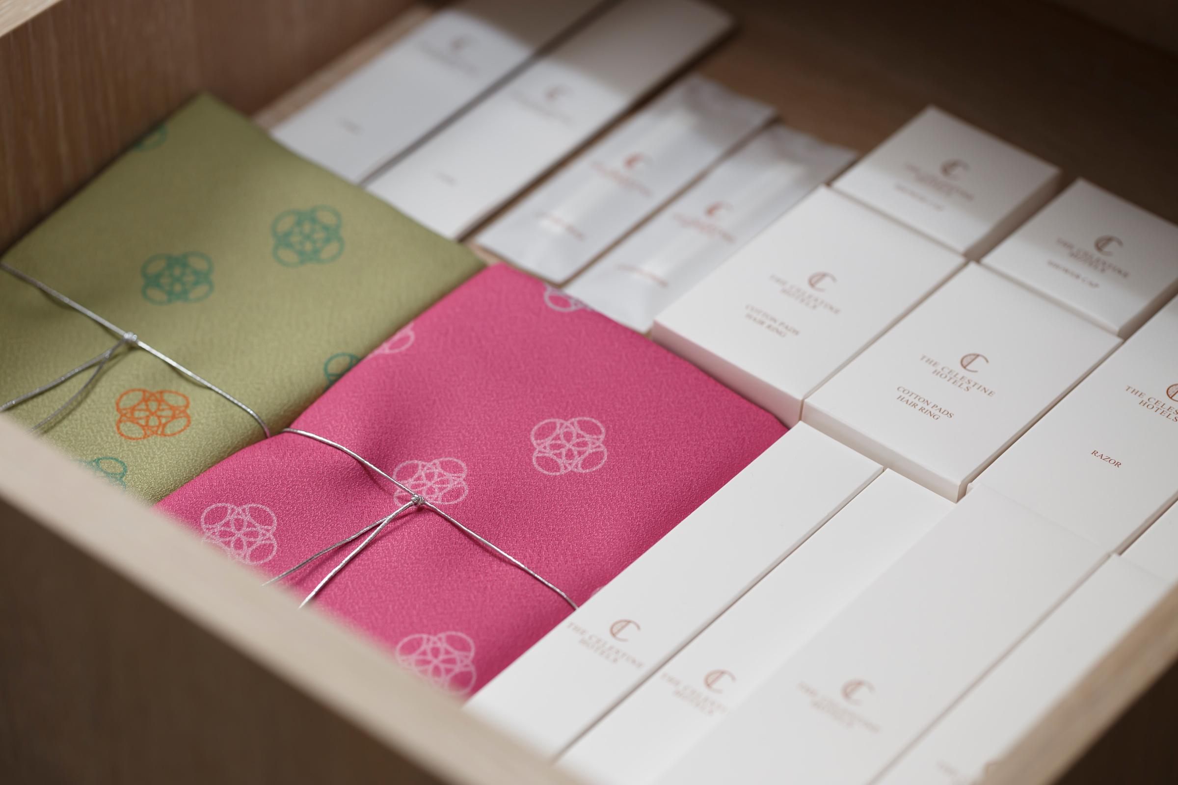 Hotel The Celestine Kyoto Gion Exterior foto A drawer of the hotel's amenities